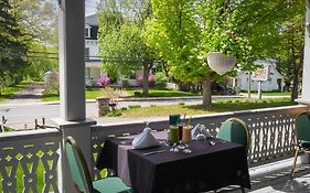 Auberge Lakeview Inn